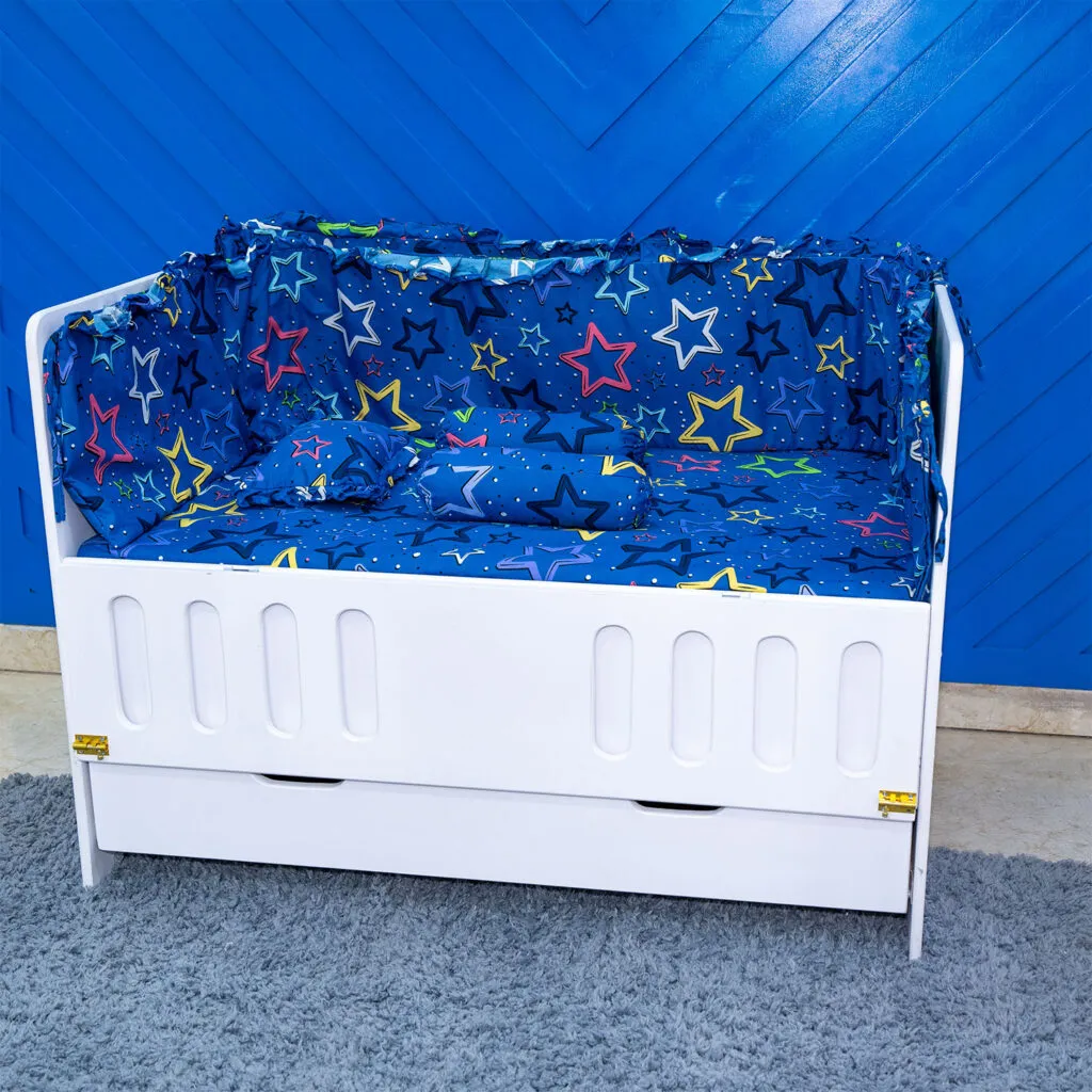 2.5 by 4 ft Baby Cot With Mattress And Cot Bumper